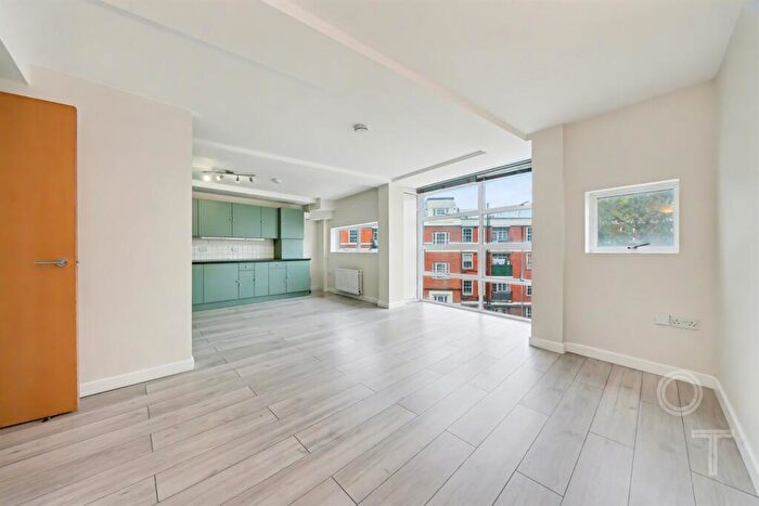 2 Bedroom Apartment For Sale In Grafton Yard, Kentish Town, NW5
