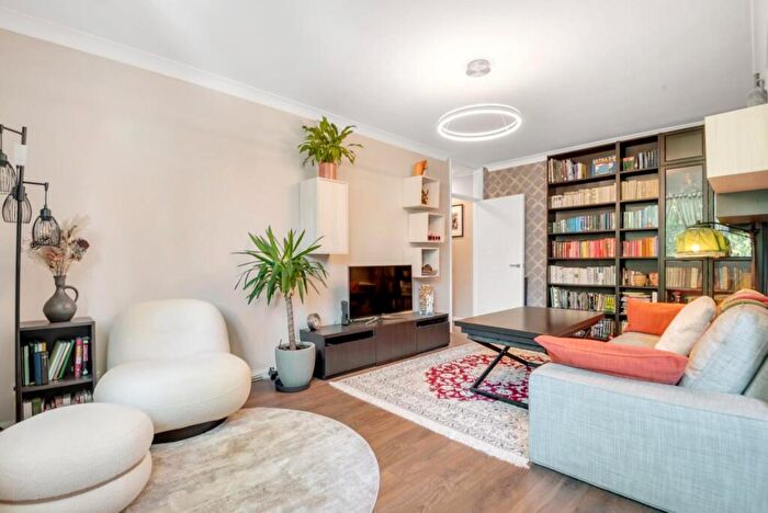 2 Bedroom Flat For Sale In Priory Road, South Hampstead, London, NW6