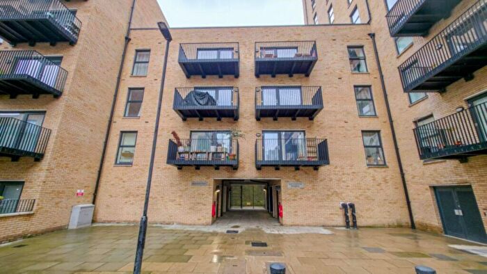 2 Bedroom Apartment For Sale In Brumwell Avenue, London, SE18