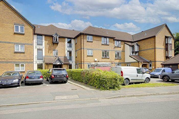 Flat To Rent In Swaythling Close, Edmonton, N18