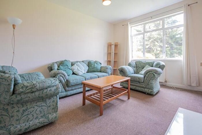 2 Bedroom Flat To Rent In Parkhead View, Edinburgh, EH11