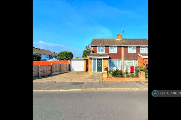 3 Bedroom Semi-Detached House To Rent In Windrush Avenue, Slough, SL3