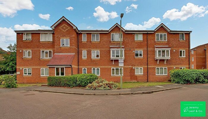 1 Bedroom Flat For Sale In Blackdown Close, London, N2