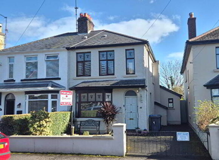 3 Bedroom Semi-Detached House For Sale In Aberfoyle Crescent, Derry, BT48