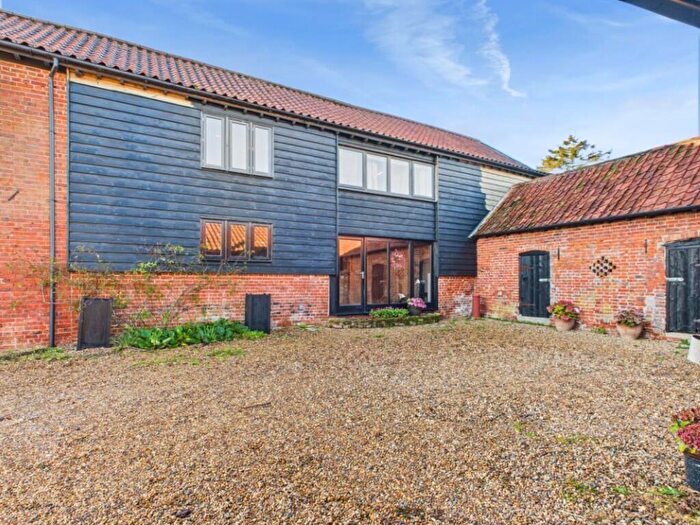 4 Bedroom Barn Conversion For Sale In Springwood Lane, Woodton, Bungay, NR35
