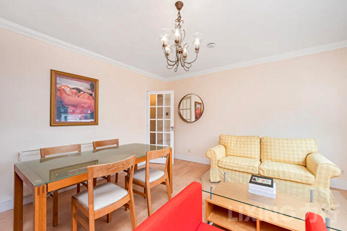 2 Bedroom Apartment To Rent In Camden Road, Camden, NW1
