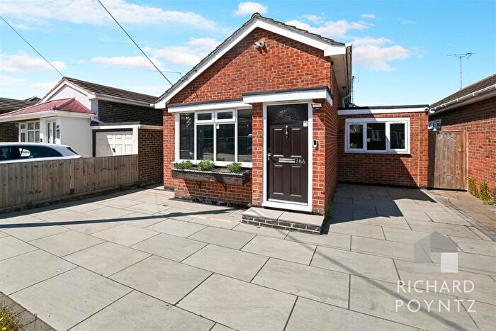 3 Bedroom Detached Bungalow For Sale In Craven Avenue, Canvey Island, SS8