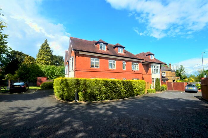 4 Bedroom Flat To Rent In Egham Hill, Englefield Green, Egham, TW20