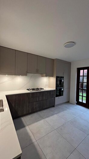 3 Bedroom Semi Detached House To Rent In Hamlet Square, London, NW2