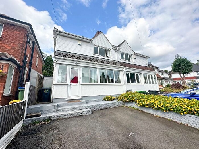 3 Bedroom Semi-Detached House To Rent In Warwick Road, Oldbury, West Midlands, B68