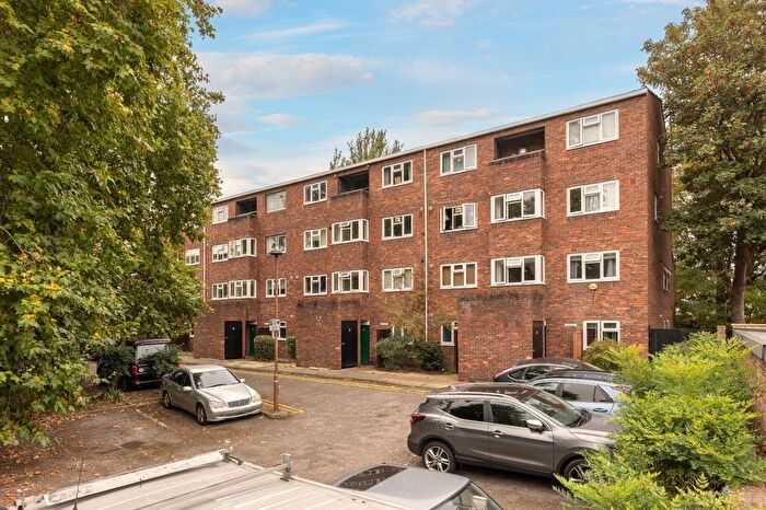 2 Bedroom Flat To Rent In Carlton Drive, Putney Hill, SW15