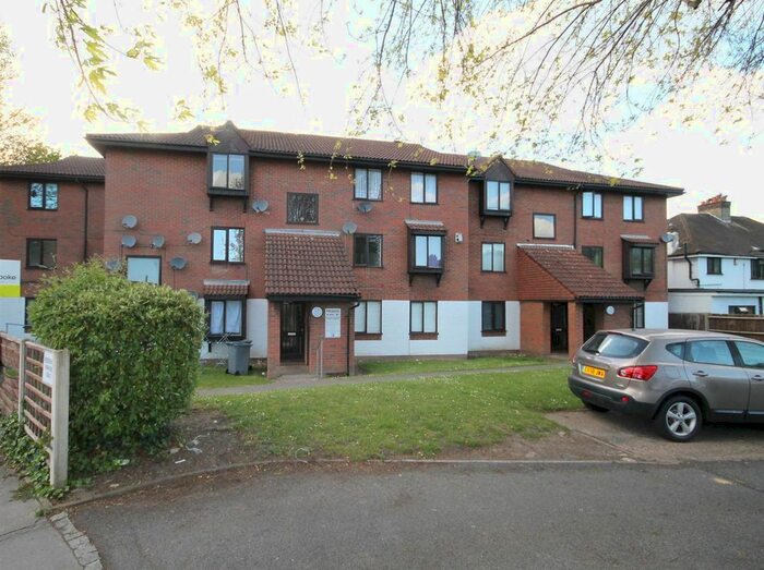 1 Bedroom Flat To Rent In Denning Avenue, Croydon, CR0