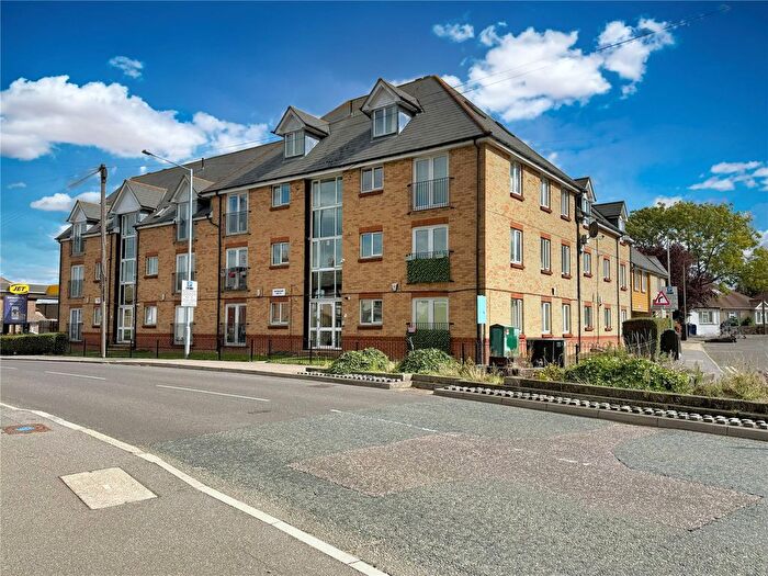 2 Bedroom Flat For Sale In Southend Road, Stanford-Le-Hope, Essex, SS17