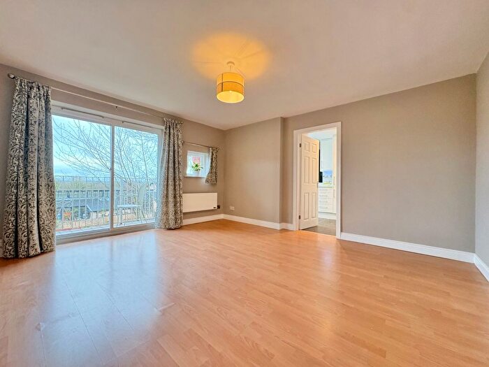 2 Bedroom Flat To Rent In West Park Court, Arncliffe Road, West Park, Leeds, LS16