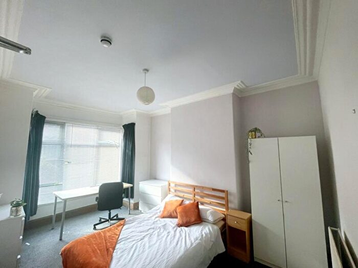 5 Bedroom Terraced House To Rent In Ash Road, Headingley, Leeds, LS6