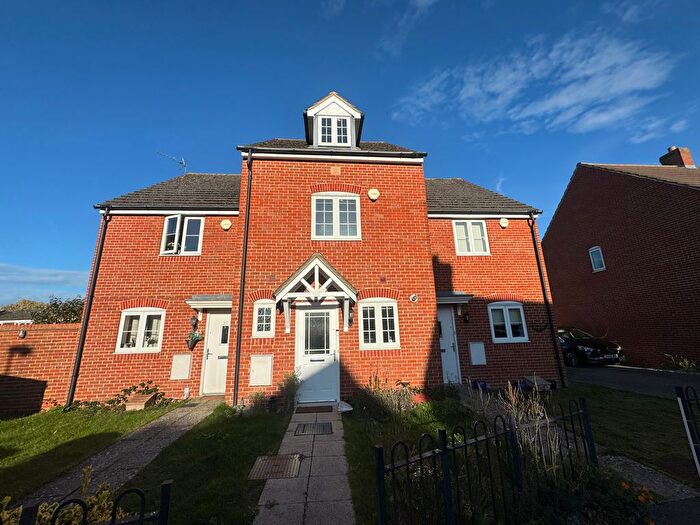 3 Bedroom Terraced House To Rent In Foskett Way, Aylesbury, HP21