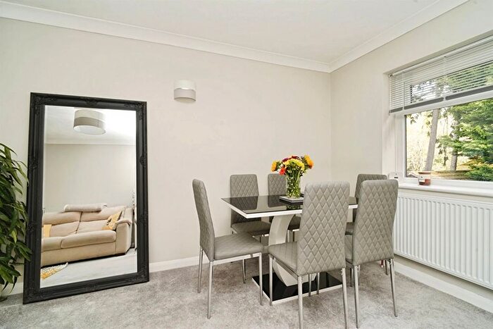 2 Bedroom Flat For Sale In Apple Tree Grove, Ferndown, BH22
