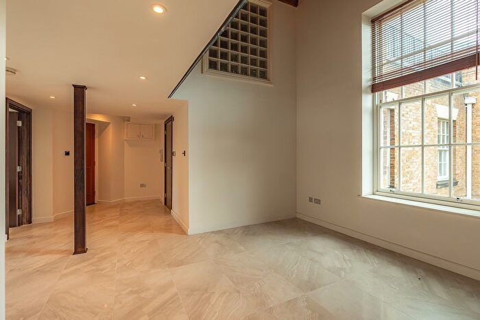 2 Bedroom Flat To Rent In Princess Park Manor, Royal Drive, London, N11