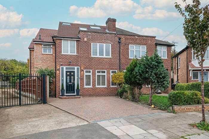 6 Bedroom Semi-Detached House For Sale In Wyresdale Crescent, Greenford, UB6