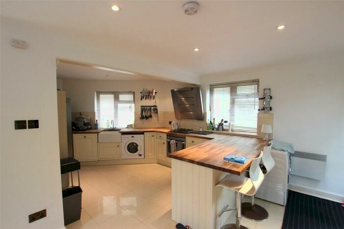 3 Bedroom Detached House To Rent In Wapping High Street, London, E1W