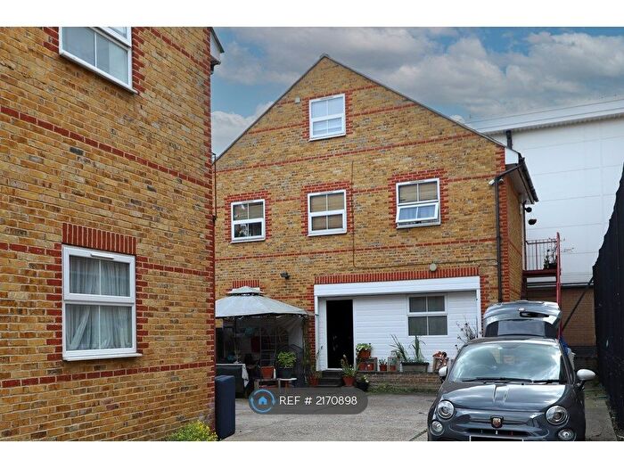 1 Bedroom Flat To Rent In Farwig Lane, Bromley, BR1