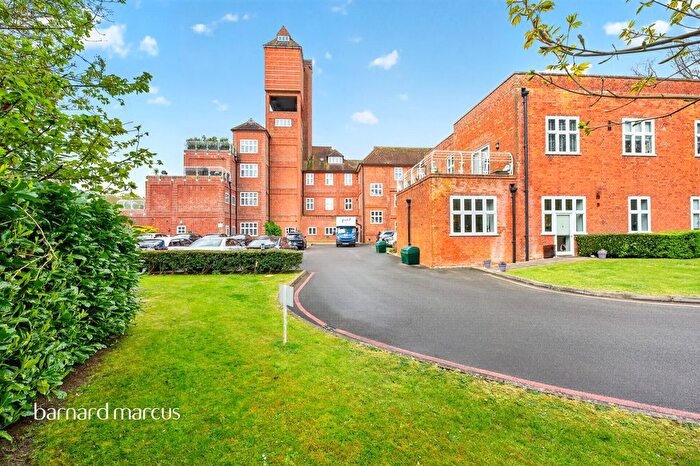 1 Bedroom Flat For Sale In Elizabeth Drive, Banstead, SM7