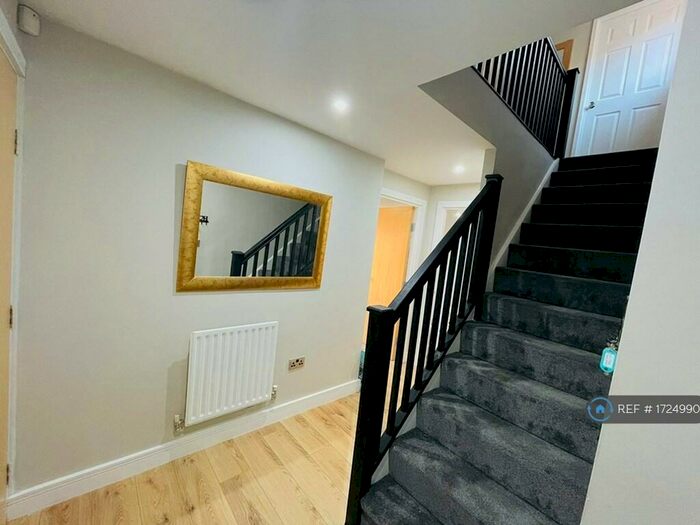 4 Bedroom End Of Terrace House To Rent In Park Grange Rise, Sheffield, S2