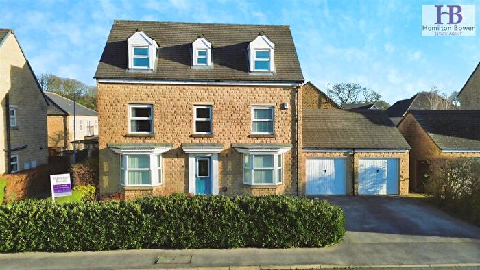 5 Bedroom Detached House For Sale In Aspen Grove, Northowram, Halifax, HX3