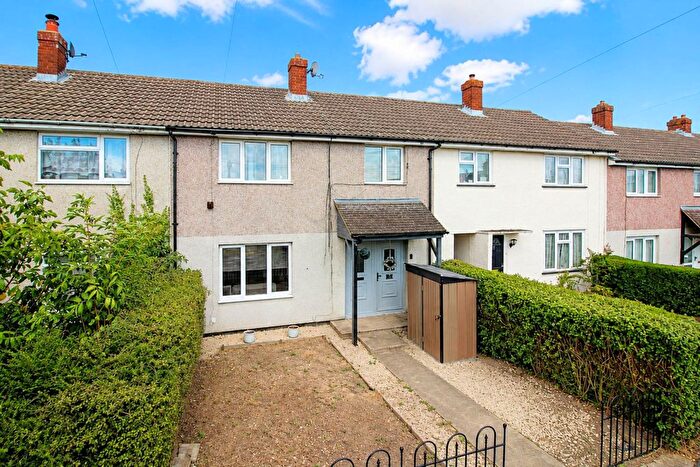 3 Bedroom Terraced House For Sale In Brompton Crescent, Aylesbury, HP19