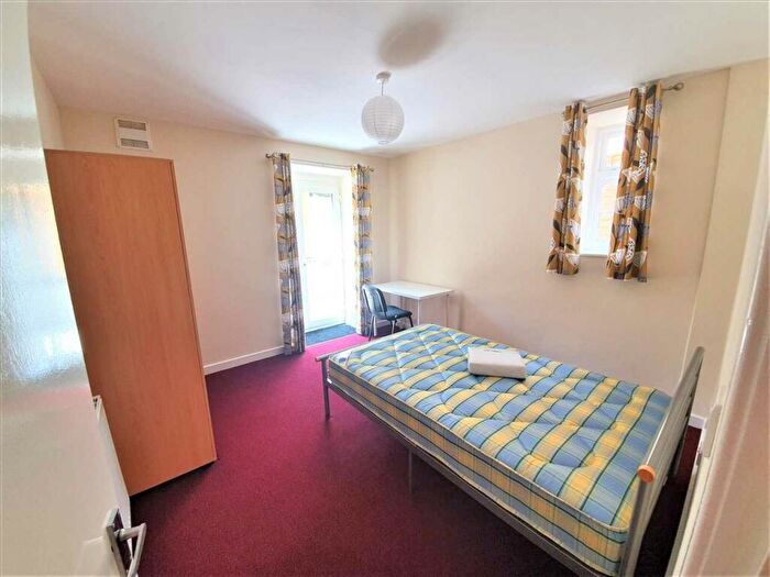 5 Bedroom Apartment To Rent In Garden Flat, Westfield Park, BS6