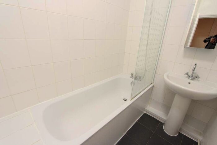 2 Bedroom Flat To Rent In Greenhill Way, Harrow, HA1