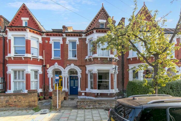 2 Bedroom Flat To Rent In Beechdale Road, London, SW2
