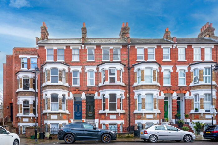 2 Bedroom Apartment To Rent In Calabria Road, Highbury, London, N5