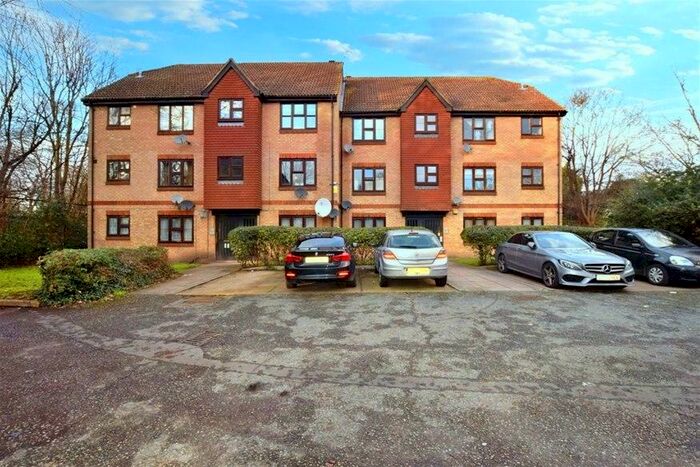 1 Bedroom Flat To Rent In Turnstone Close, Plaistow, E13