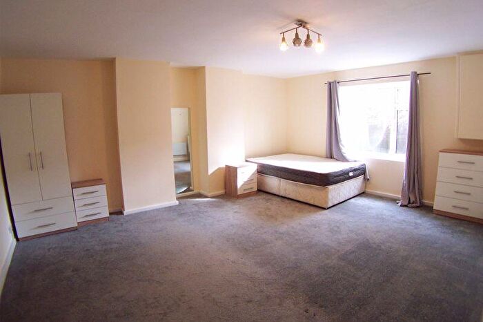 2 Bedroom Flat To Rent In Bainbrigge Road, Leeds, LS6