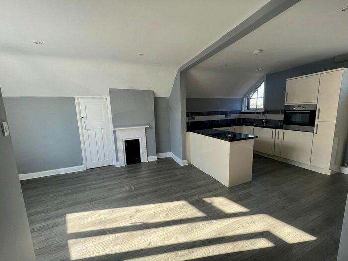 3 Bedroom Maisonette To Rent In Coombe Road, Brighton, BN2