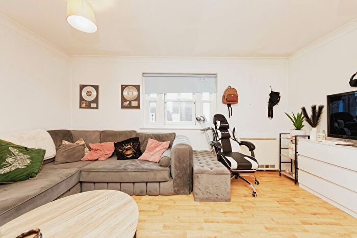 2 Bedroom Flat For Sale In Station Road West, Canterbury, Kent, CT2