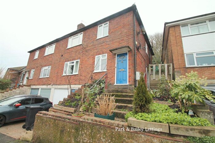 2 Bedroom House To Rent In Bedroom Top Floor Maisonette In Caterham Valley, CR3