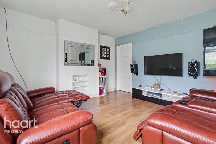 3 Bedroom Terraced House For Sale In Taunton Vale, Gravesend, DA12