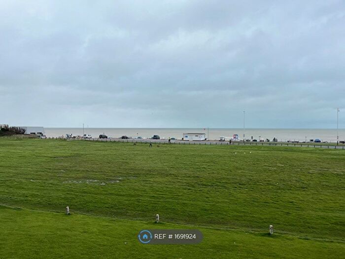 2 Bedroom Flat To Rent In Sutton Place, Bexhill-On-Sea, TN40