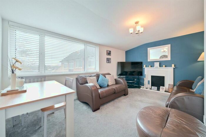 2 Bedroom Maisonette To Rent In Bishopdale, Bracknell, Berkshire, RG12