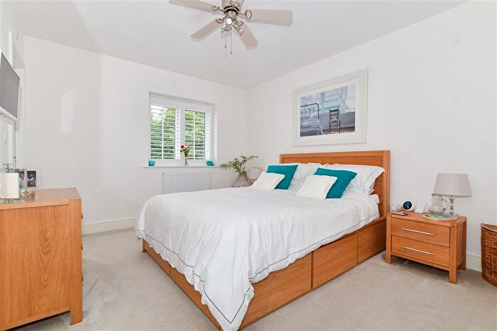 3 Bedroom Semi-Detached House For Sale In Alans Gardens, Yalding, Maidstone, Kent, ME18