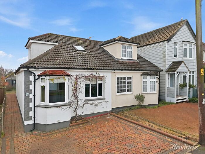 4 Bedroom Semi Detached House For Sale In The Crescent, Benfleet, SS7