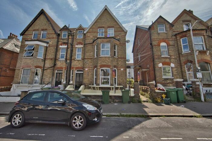 2 Bedroom Flat For Sale In First Floor Flat, Connaught Road, Folkestone Kent, CT20