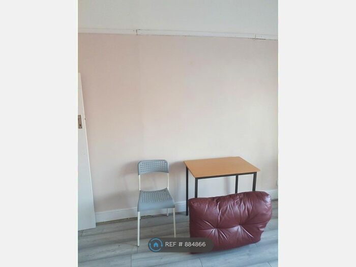 2 Bedroom Flat To Rent In Two Mile Hill Road, Bristol, BS15