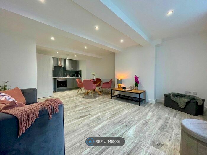 2 Bedroom Flat To Rent In High Street, Lees, Oldham, OL4