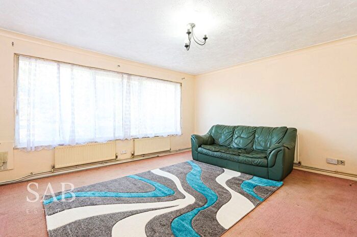3 Bedroom Flat To Rent In Oldfield Lane South, Greenford, UB6