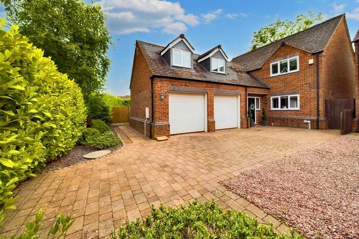 4 Bedroom Detached House For Sale In Oak Tree Gardens, Coppenhall, ST18