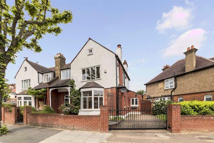 5 Bedroom House To Rent In Burney Avenue, Surbiton, KT5