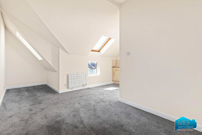 Apartment To Rent In High Street, High Barnet, Hertfordshire, EN5